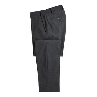 Grijze wasbare wollen broek in volle lengte, gevouwen.