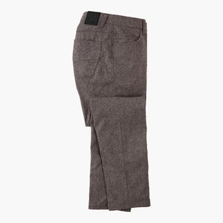 Taupekleurige kasjmier five-pocket broek, zijaanzicht.