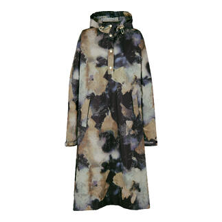Ilse Jacobsen design regenponcho in verschillende kleuren op een kledinghanger