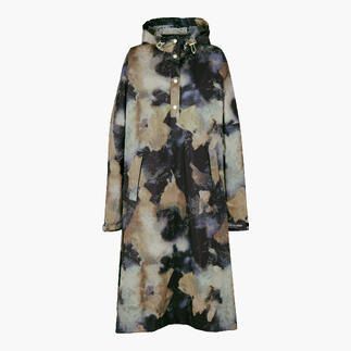 Ilse Jacobsen design regenponcho in verschillende kleuren op een kledinghanger
