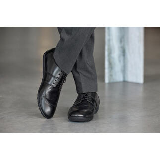 Franz Gustav comfort zakelijke schoen in zwart, detailopname van een man.