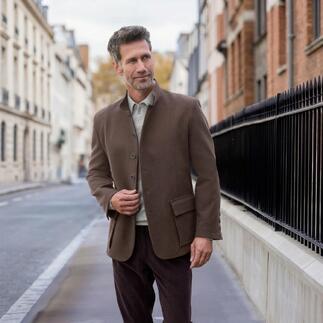 Man in bruine Fashion Charts moleskin jacko maat 48