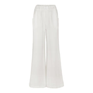 Witte twillbroek op een witte achtergrond