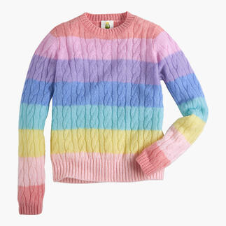Gestreepte kabeltrui in pastelkleuren, op een witte achtergrond.