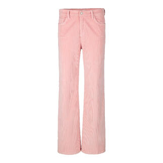 Roze wide-leg corduroy broek staat rechtop voor een neutrale achtergrond.