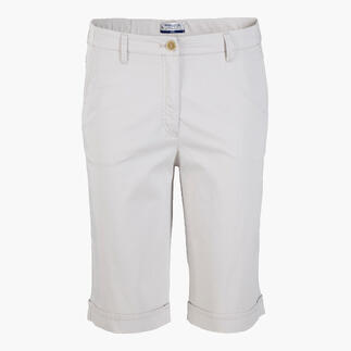 Vooraanzicht van de pearl grey bermuda, elegant en casual voor de zomer.