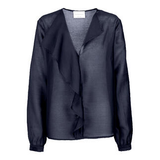 Donkerblauw lyocell-musselin blouse met een casual snit en gedrapeerde kraag op een witte achtergrond.