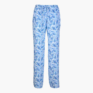 Lichte, blauwe vakantiebroek met paisleypatroon.