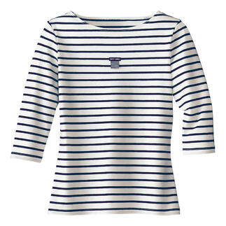Wit Breton-shirt met blauwe strepen en klein logo op borsthoogte.