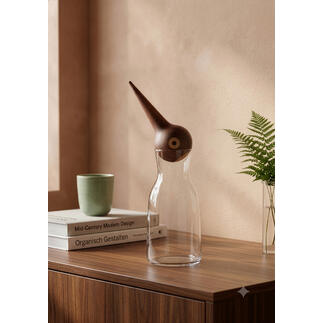Houten vogelobject met een fles.