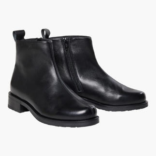Zwarte Werner minimal enkelboots in maat 36, eenvoudig ontwerp.