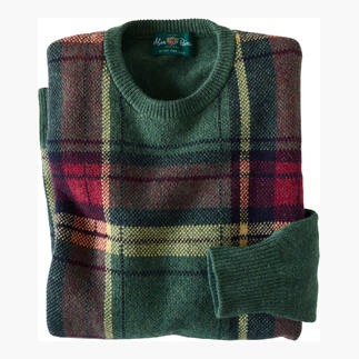 Groene tartan sweater met rood-geel patroon, gevouwen.