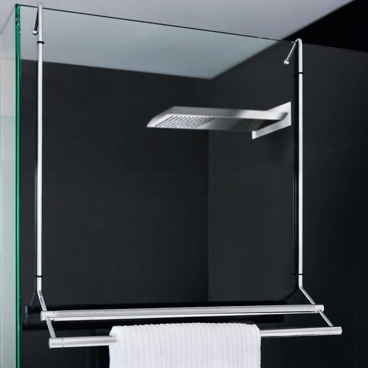 Aan de douche opgehangen, bespaart uw handdoekhouder ruimte – en hij kan voor het reinigen van het glas gemakkelijk worden weggehaald. Aan de douche opgehangen, bespaart uw handdoekhouder ruimte – en hij kan voor het reinigen van het glas gemakkelijk worden weggehaald.