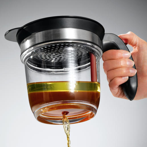Gewoon de hendel naar beneden drukken en de magere bouillon/jus loopt uit de bodem. Gewoon de hendel naar beneden drukken en de magere bouillon/jus loopt uit de bodem.