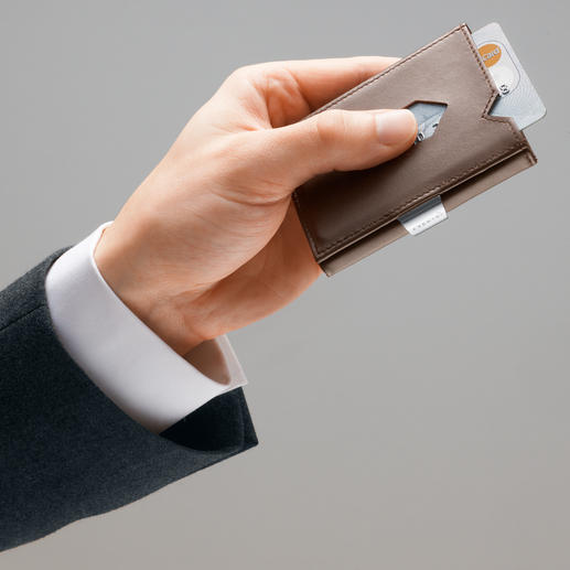 Dankzij de pijlvormige schuifvensters zijn de 2 belangrijkste kaarten direct binnen handbereik. Dankzij de pijlvormige schuifvensters zijn de 2 belangrijkste kaarten direct binnen handbereik.