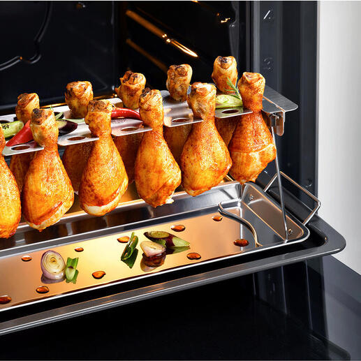 Chicken Leg Roaster in de oven met gouden kippenpoten.