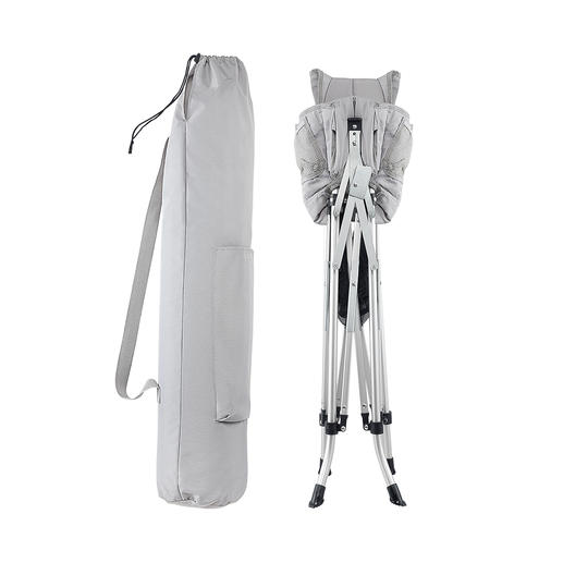 Weegt slechts 2,8 kg en compact opgevouwen is deze kinderstoel heel praktisch overal naartoe mee te nemen. Weegt slechts 2,8 kg en compact opgevouwen is deze kinderstoel heel praktisch overal naartoe mee te nemen.