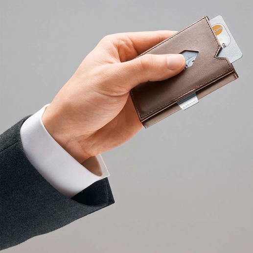 Dankzij de pijlvormige schuifvensters zijn de 2 belangrijkste kaarten direct binnen handbereik. Dankzij de pijlvormige schuifvensters zijn de 2 belangrijkste kaarten direct binnen handbereik.