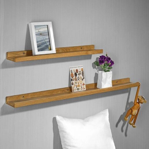 Twee houten lijsten voor het presenteren van foto's en decoraties.