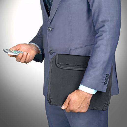 Met de organizer gesloten kunt u uw tablet en accessoires veilig, geordend en handig meenemen. Met de organizer gesloten kunt u uw tablet en accessoires veilig, geordend en handig meenemen.