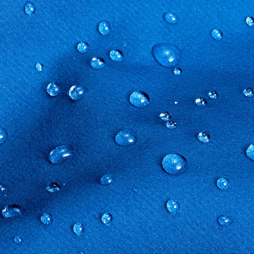 Vuilwerend en waterafstotend dankzij een speciale impregnering met lotuseffect. Vuilwerend en waterafstotend dankzij een speciale impregnering met lotuseffect.