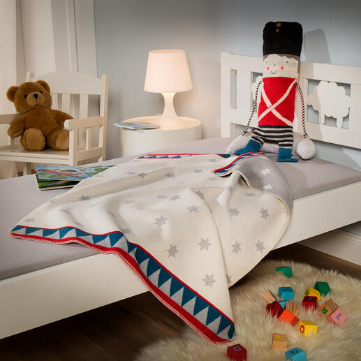 Perfect voor de kinderen: de kleinere pop ‘Trommelaar’ met zachte deken in kinderformaat.