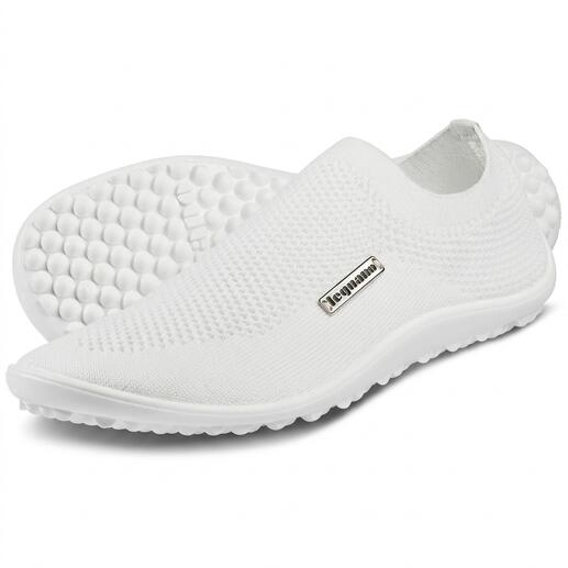 Witte Barfuß-leguano® Slipper, iets schuin op de vloer.