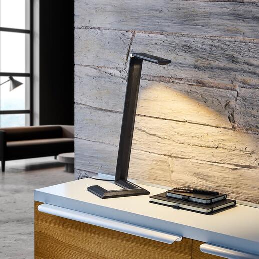 Design-tafellamp van hout Minimalistisch design combineert state-of-the-art technologie met vakmanschap en fijn natuurlijk hout. Bekroond met de Green Product Award 2021*.