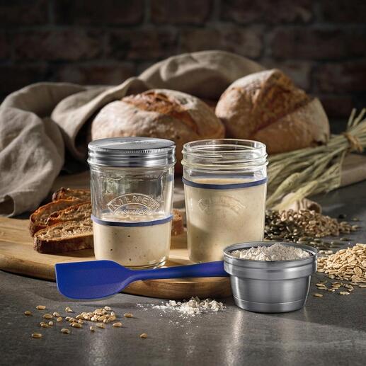 Kilner® zuurdesemstarterset met glazen en ingrediënten op een houten snijplank