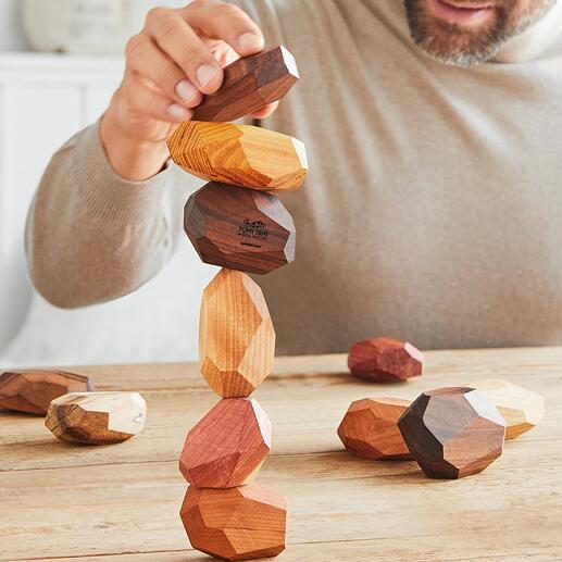 Balancing stones Het is allemaal een kwestie van balans: het spel dat vaardigheid en geduld vereist. Handgemaakt in de Verenigde Staten van 25 verschillende houtsoorten – altijd uniek.