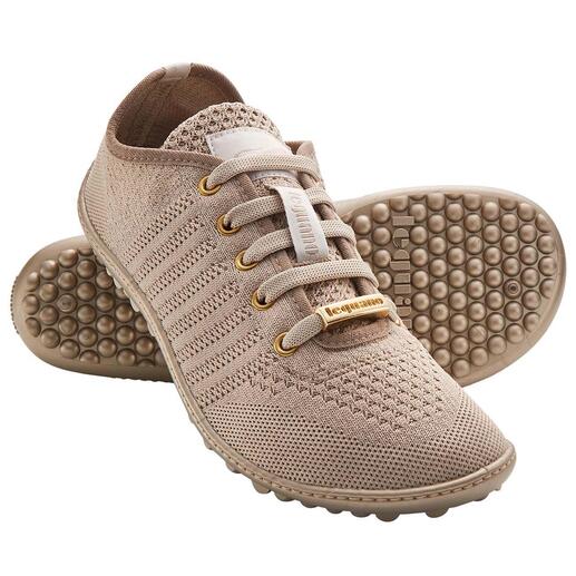 Barfuß-leguano Sneaker in beige met goudkleurige veters.
