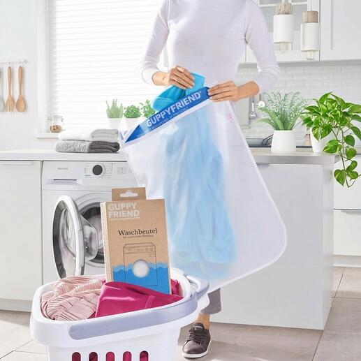 STOP! MICRO WASTE waszak in gebruik voor het wassen van kleding