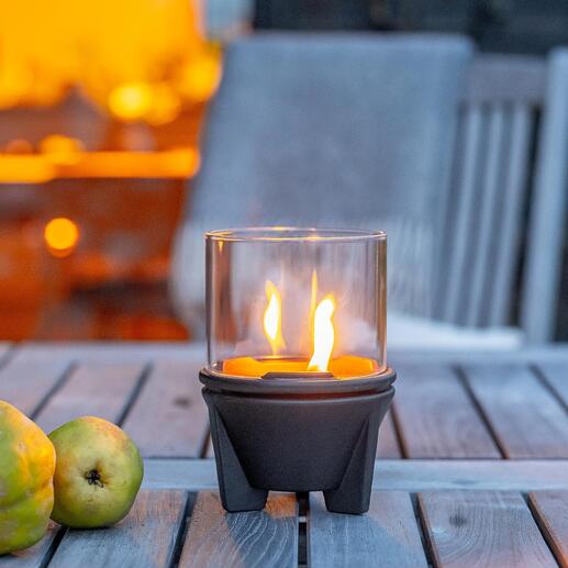 Op uw terras beschermt 11 cm hoog, briljant glinsterend borosilicaatglas de vlam tegen wind en doven.