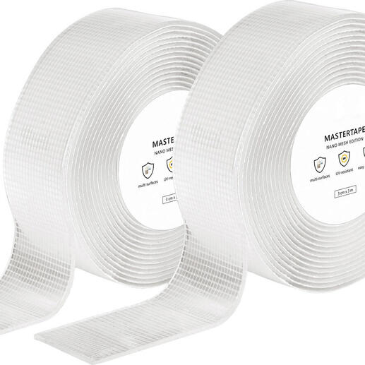 Twee rollen transparante, afscheurbare power-tape op een witte achtergrond.