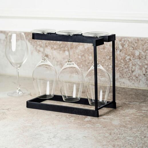 Glazenhouder voor vaatwasser, met zeven glazen op een tafel.