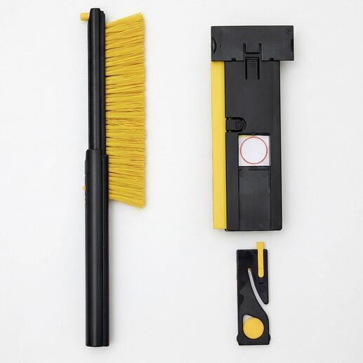 8-in-1 auto multitool met bezem en schraper in open positie.