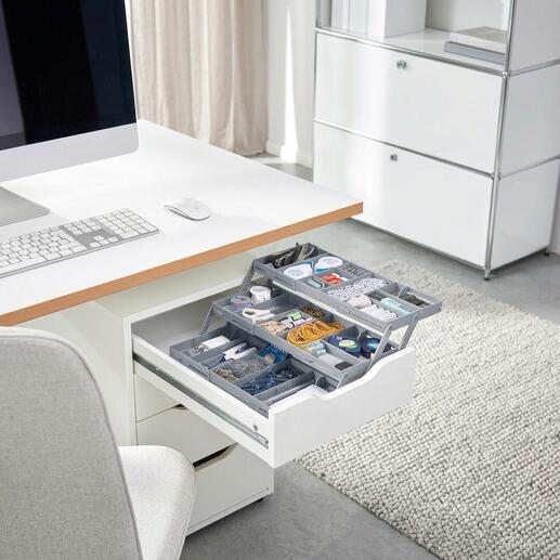 Open lade-organizer met verschillende kantoorartikelen