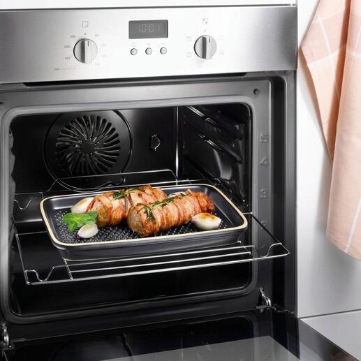 Gegrild vlees op een RÖMERTOPF® BBQ-grillplaat in de oven