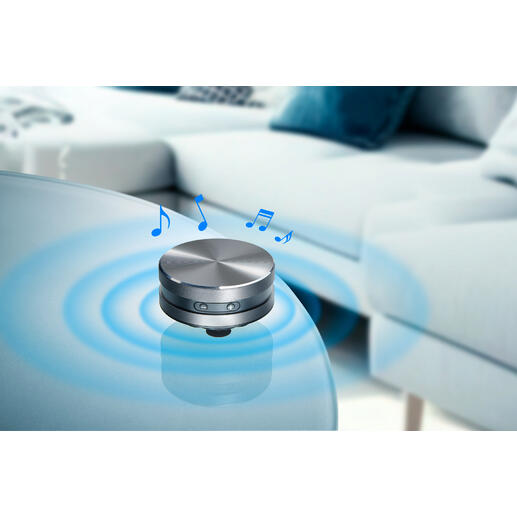 Ultracompatible draadloze speaker op een tafel