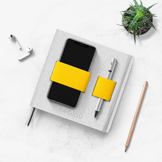 Flex-Book met smartphone, pen en plant op een tafel.