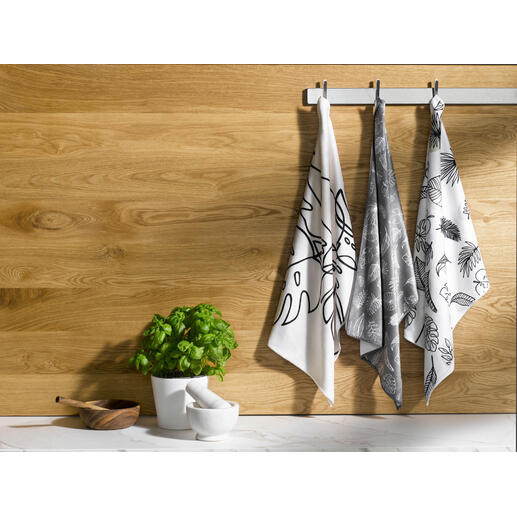 Drie Speed-Dry vaatdoeken hangen aan een houten stang.