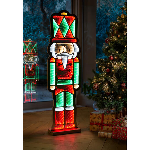 LED-sculptuur van een notenkraker met gekleurde lichten.