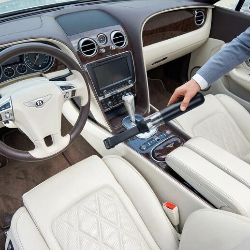 2-in-1 handstofzuiger wordt in de auto gebruikt voor het schoonmaken van het interieur.