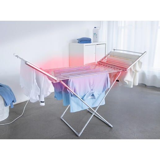 Elektrische wasdroger XXL met was om te drogen in een lichte kamer