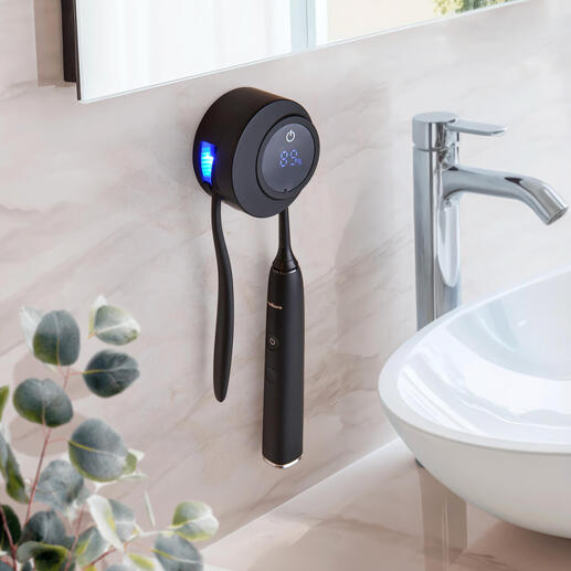 UV-tandenborstel disinfectie station aan de muur met zwart ontwerp en LED-display.