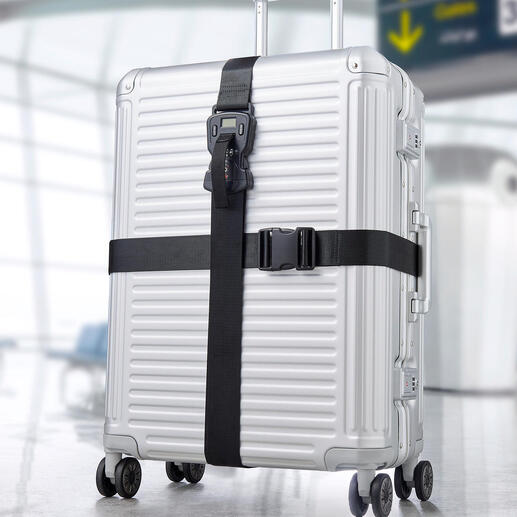Zilveren koffer met zwart premium bagagestraps set 3-in-1 op een luchthaven.