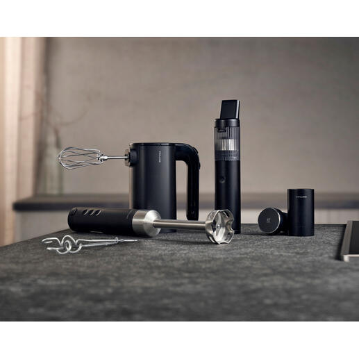 Draadloze kruimeldief, inclusief accessoires, op een moderne keukentafel