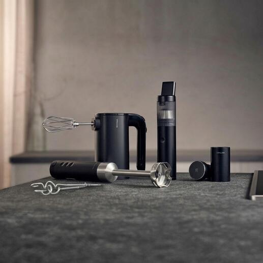 Draadloze kruimeldief, inclusief accessoires, op een moderne keukentafel