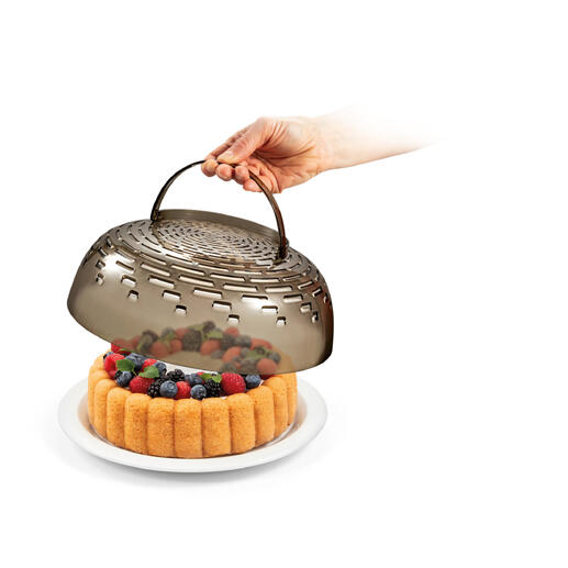 Hand heft een afneembare deksel van een 3-in-1 schaal met fruit