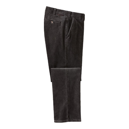 Zwarte fijn corduroy broek met rechte benen op een witte achtergrond.